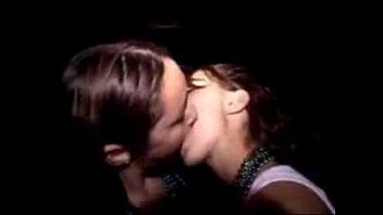 Party Girls Kissing - spankbang.org