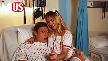 Getting a Reward from a Hot Nurse Lily Bell