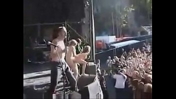 2004 performance of the band cumshot sex on stage